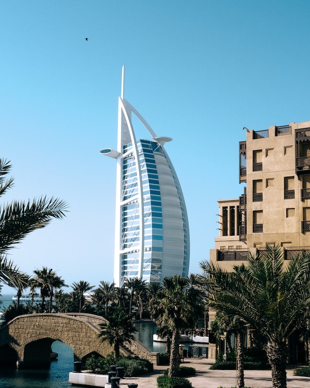 Burj al Arab Hotel in Dubai an einem sonnigen Tag