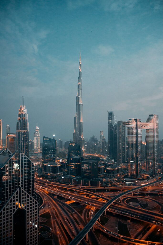 Dubai City Bild mit Strassen udn Wolkenkratzern